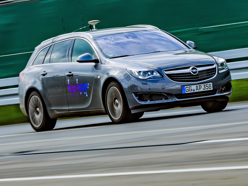 Opel na cestě ke kooperativní automatizované jízdě
